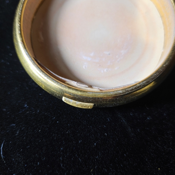 Vintage Floral and Gold Tone Compact. - Picture 7 of 9